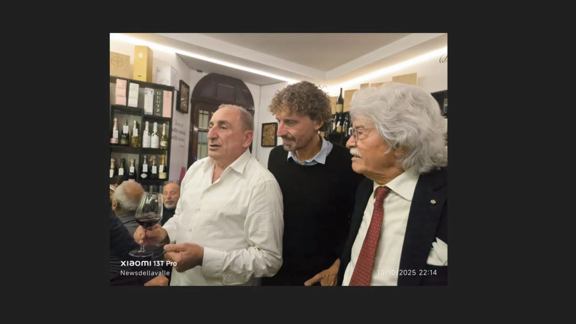 L’ex senatore Razzi e la “Iena” Filippo Roma infiammano la notte castellana. Ieri sera da “Eccellenze” per conoscere i prodotti del territorio e dell’Alto Sangro. GUARDA IL SERVIZIO.
